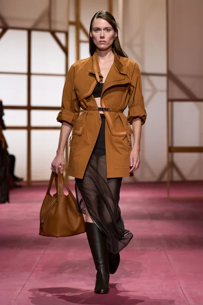 Look 49